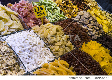 Spices sweets tea herbs on the shelves of the Egyp Spices sweets tea herbs on the shelves of the Egyp 36958458
