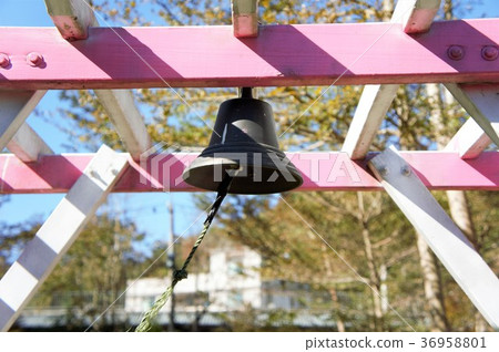 Bell, bell, rattle, bell 36958801