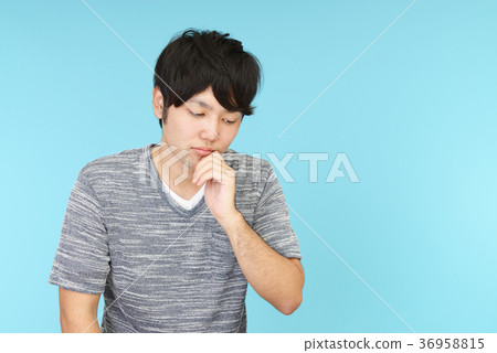 一個氣餒的男人 36958815