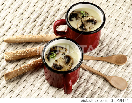 Mushrooms Cream Soup 36959455