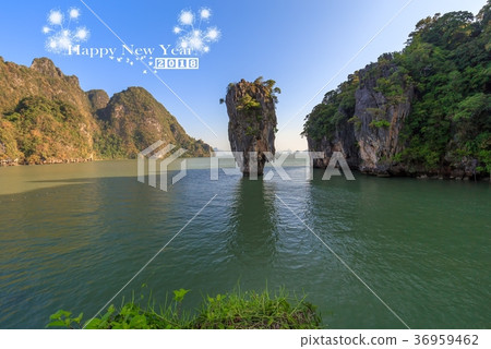 Happy New Year 2018 and Sea background 36959462