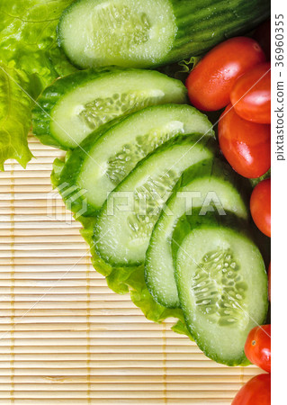 Ripe vegetables 36960355