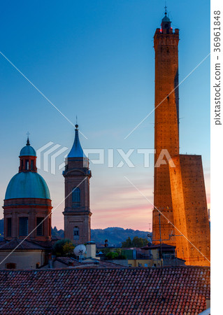 Bologna. The falling towers. Bologna. The falling towers. 36961848