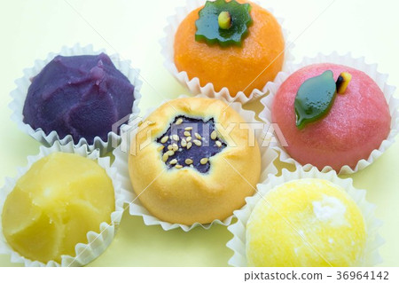 Assorted Japanese sweets Assorted Japanese sweets 36964142