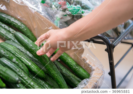 Shopping at the supermarket 36965881