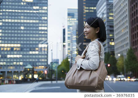 女性商人 36976835