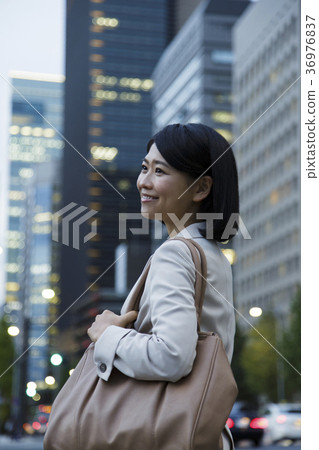 女性商人 36976837