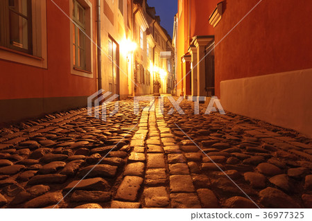 Night street in the Old Town of Riga, Latvia Night street in the Old Town of Riga, Latvia 36977325