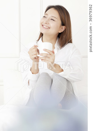 年輕的女人 36979362