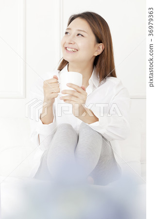 年輕的女人 36979363