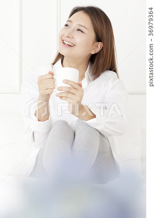 年輕的女人 36979364