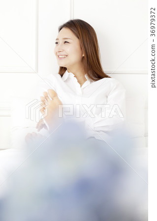Young woman Young woman 36979372