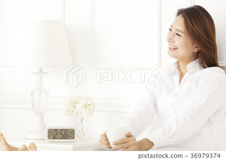 Young woman Young woman 36979374