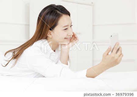 年輕的女人 36979396