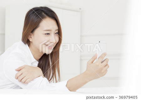 年輕的女人 36979405