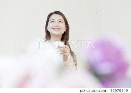 Young woman Young woman 36979549