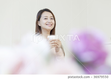 Young woman Young woman 36979550