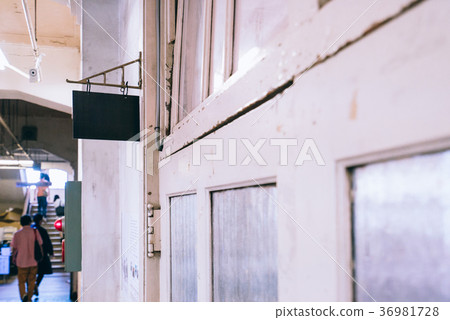 門,舊建築,黑板,告示牌,Door, old building, blackboard 36981728