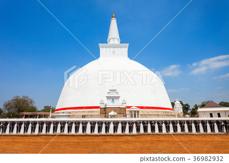 Ruwanwelisaya stupa in Anuradhapura, Sri Lanka 36982932