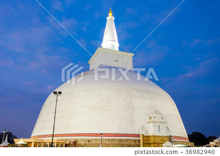 Ruwanwelisaya stupa in Anuradhapura, Sri Lanka Ruwanwelisaya stupa in Anuradhapura, Sri Lanka 36982940