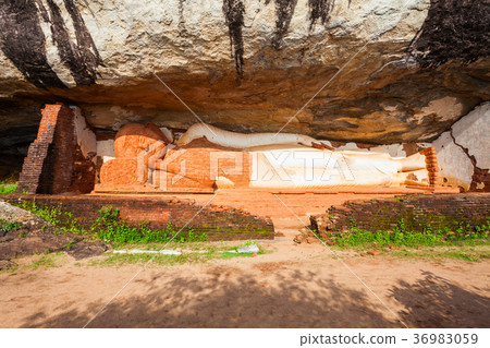 Buddha monument, Pidurangala Rock 36983059