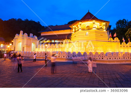 Sacred Tooth Relic Temple 36983096