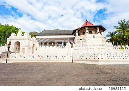 Sacred Tooth Relic Temple 36983115