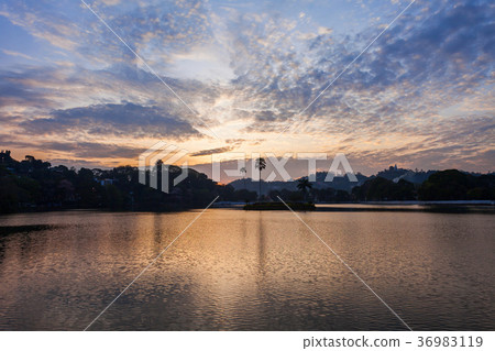 Kandy Lake on sunset 36983119