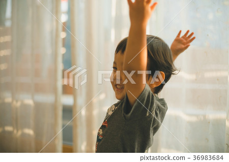 younger, lifestyle, enjoy oneself 36983684