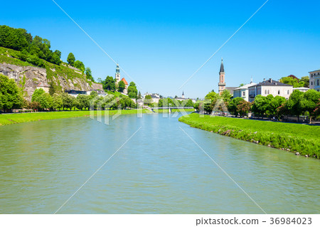 Salzach river in Salzburg 36984023