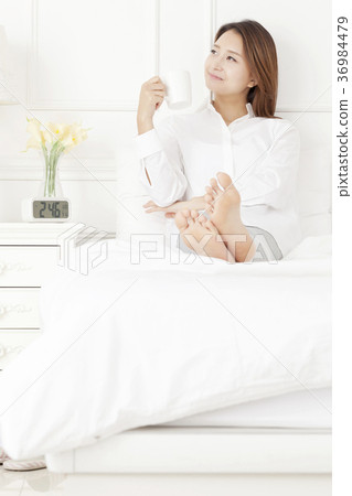 Young woman Young woman 36984479