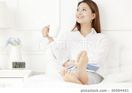 Young woman Young woman 36984481