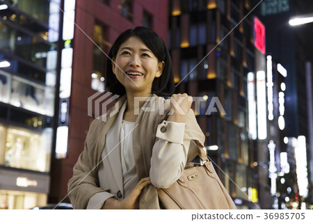 Woman business evening young woman Woman business evening young woman 36985705