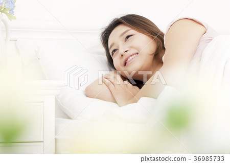 Young woman 36985733