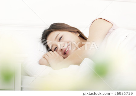 Young woman Young woman 36985739