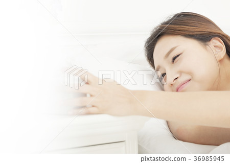 Young woman 36985945