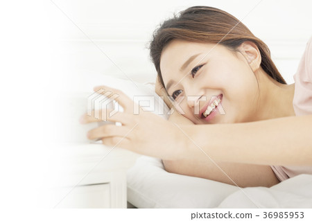 年輕的女人 36985953