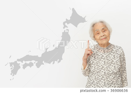 資深婦女和圖表 36986636