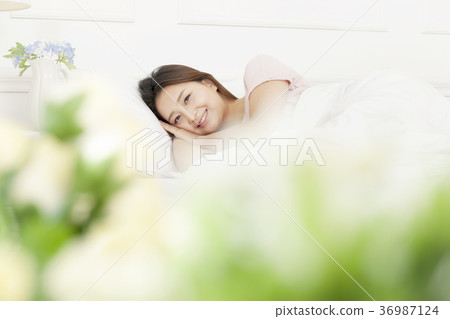 Young woman Young woman 36987124