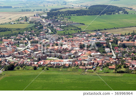 斯皮斯基城堡斯皮斯基城堡的Spishkye Podhradje鎮 斯皮斯基城堡斯皮斯基城堡的Spishkye Podhradje鎮 36996964