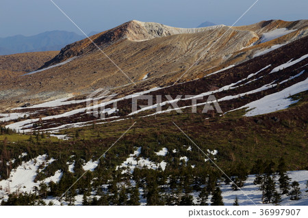 Shirane mountain in spring 36997907
