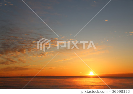 Sunrise at the end of December Ibaraki Prefecture Hitachi City Kujihama coast Sunrise at the end of December Ibaraki Prefecture Hitachi City Kujihama coast 36998333