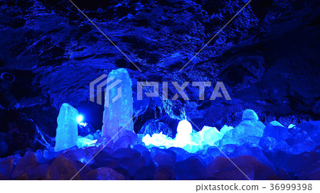 Ice pillar of Narusawa ice hole 36999398