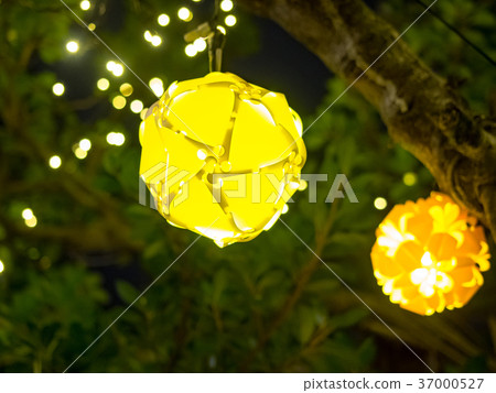 Defocused city light spot Defocused city light spot 37000527