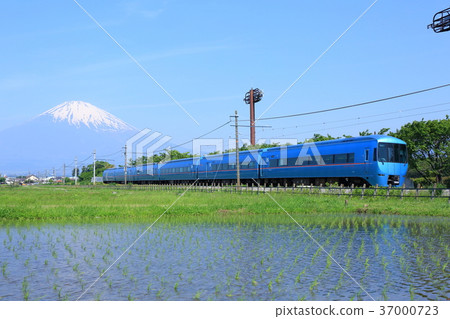 On the Gotemba Line Line upside down Mt. Fuji and train 37000723