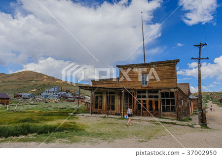 Old Saloon in  Ghost Town 37002950