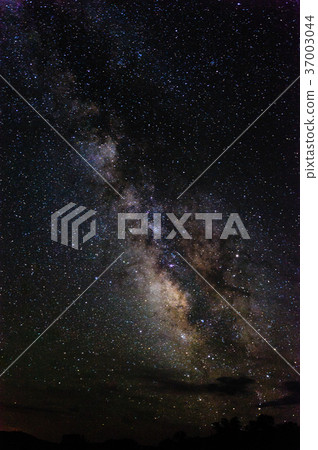 The Milky Way over Canyonlands  37003044