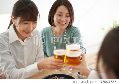 敬酒啤酒喝酒派對 37003727