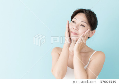 女性秀麗藍色後面圖像 37004349