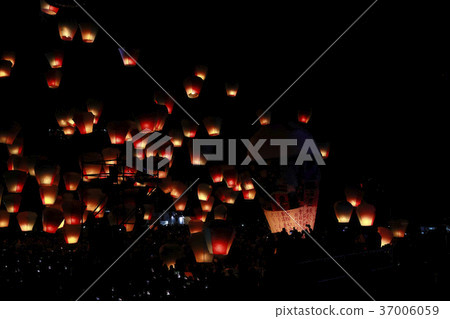 Pingxi Lantern Festival 37006059